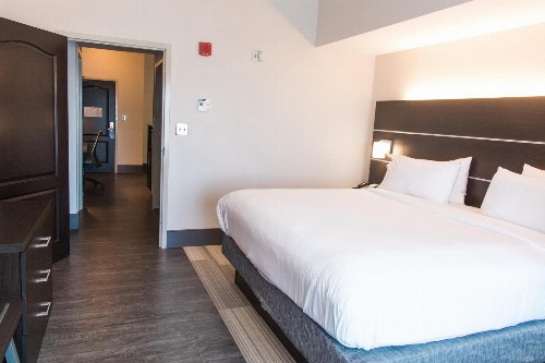 Holiday Inn Express Hotel & Suites Columbia-Fort Jackson image 1